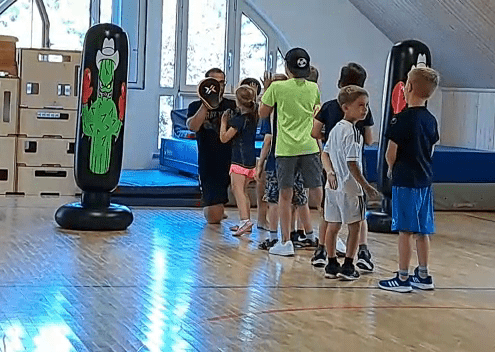 vlcsnap-2022-11-30-19h05m27s295